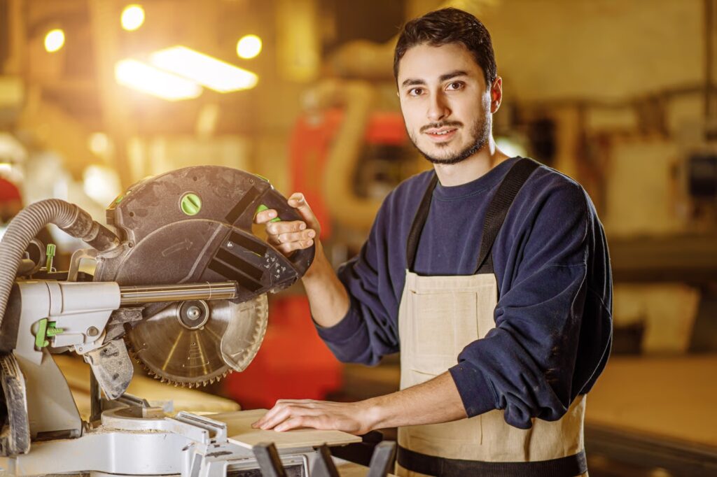 Apprendista Falegname: Stipendio, Contratto Di Apprendistato E Percorso Apprendista Falegname Stipendio Apprendistato Falegname Falegname Apprendista1