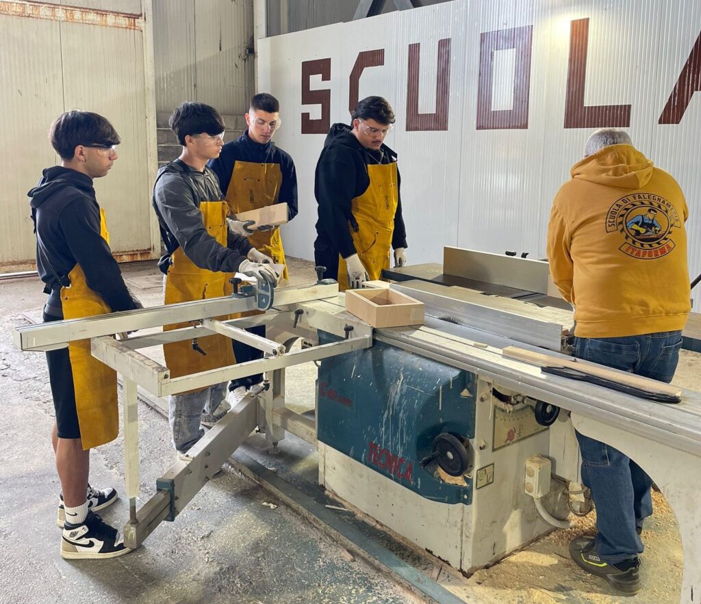 Corso Di Falegnameria 100 Pratico 8 Ore Al Giorno. Impara A Progettare E Costruire Mobili Su Misura Nel Campus Itaforma Con Vitto E Alloggio Gratuiti